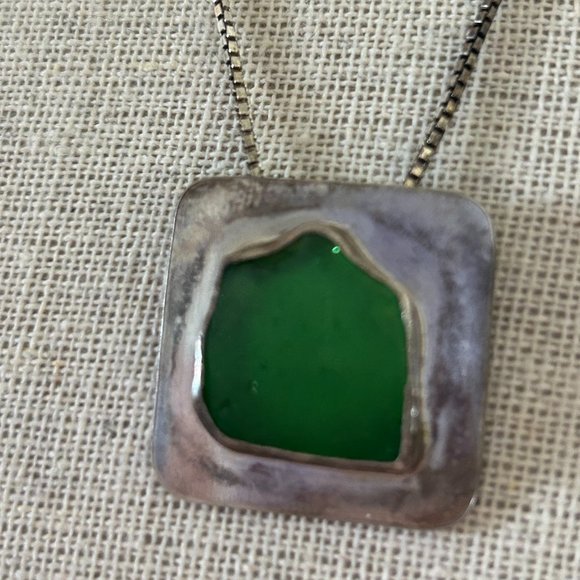 Jade and silver pendant necklace and bangle bracelet Set - Picture 4 of 9